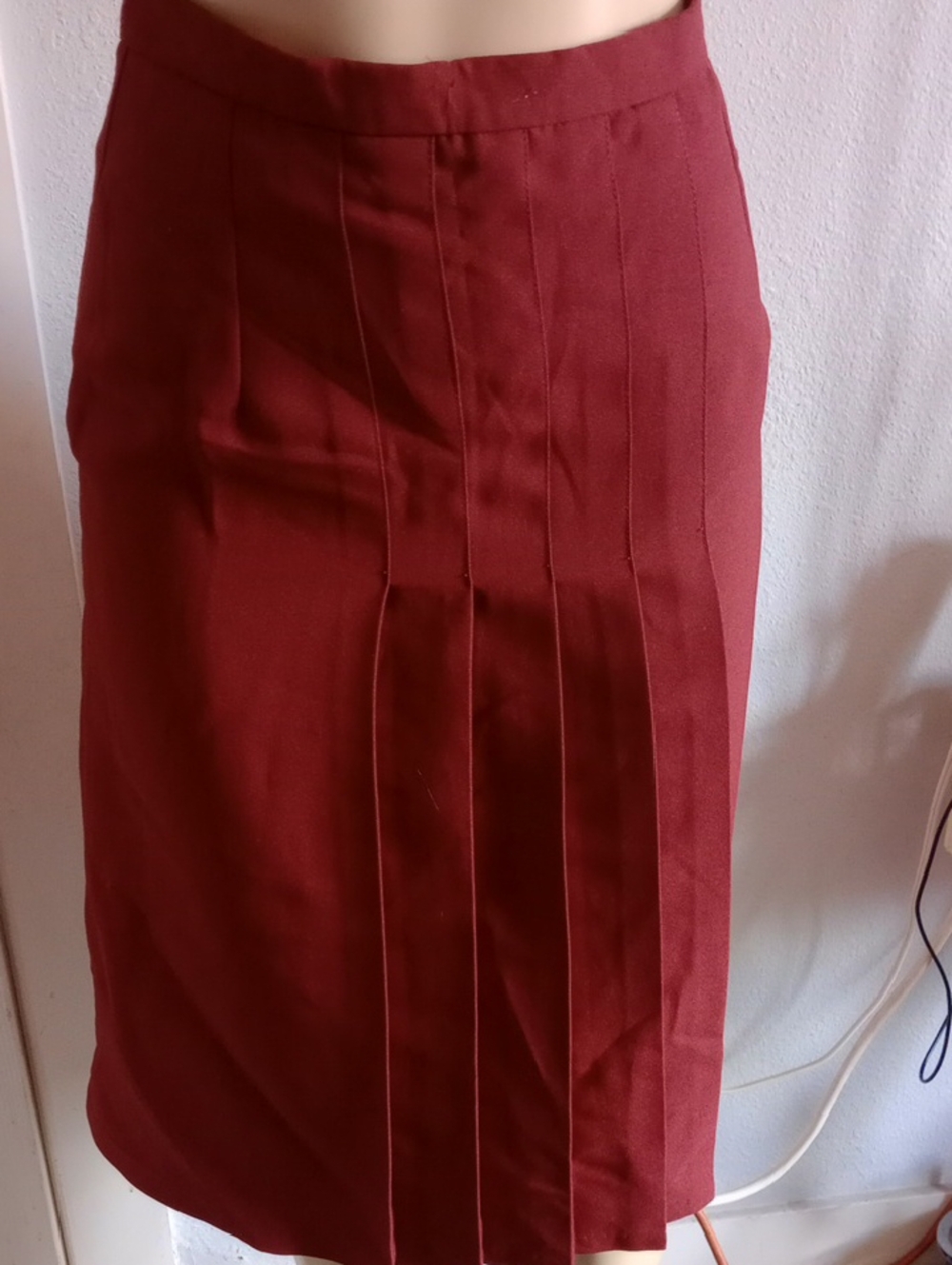Women's Pleated Pencil Skirt in Burgundy